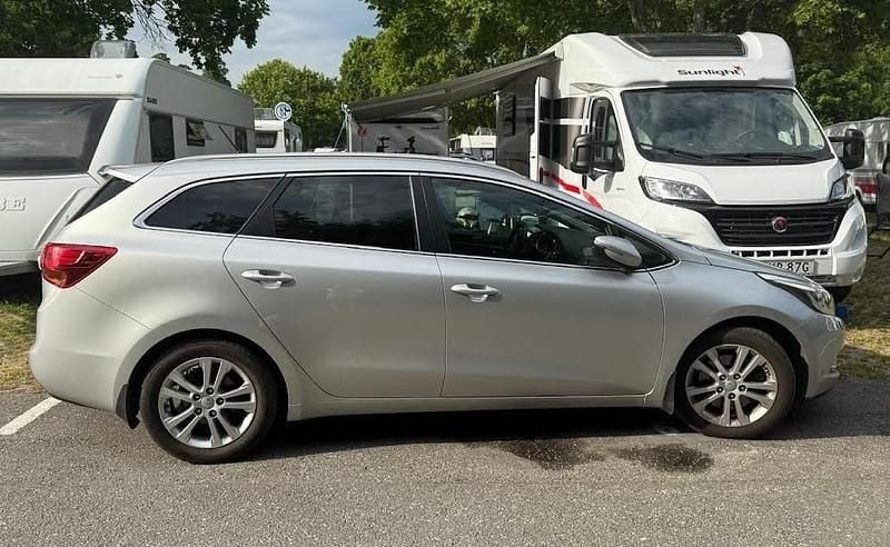 Grå Begagnad 2015 Kia Ceed Sportswagon Comfort Kombi | 88 000 kr (Marknadspris) - Bild 1/4