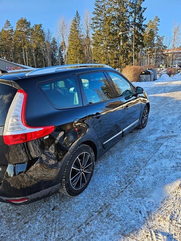 Begagnad Renault Grand Scénic III 110 HK (80 kW) 2014 Minibuss