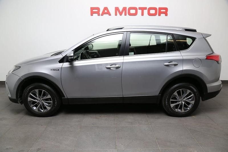 Begagnad Toyota RAV4 Hybrid Active 197 HK (144 kW) 2018 Silver metallic SUV
