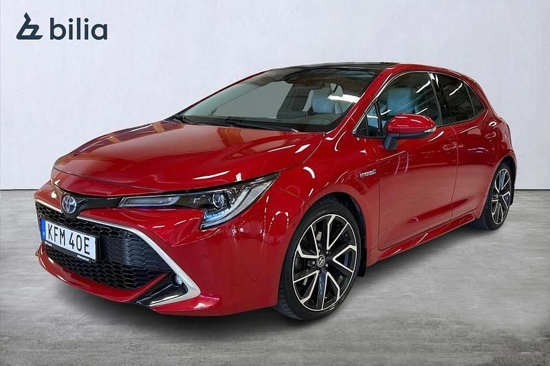 Röd Begagnad 2019 Toyota Corolla Hybrid Executive Halvkombi | 219 900 kr (Bra pris) - Bild 1/4