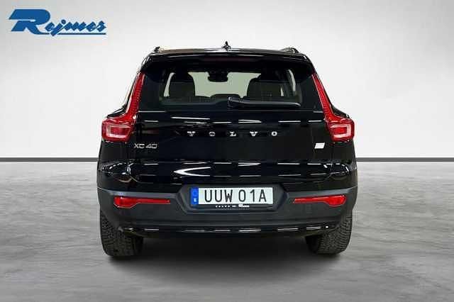 Begagnad Volvo XC40 Core 175 kW (238 HK) 2023 Svart SUV