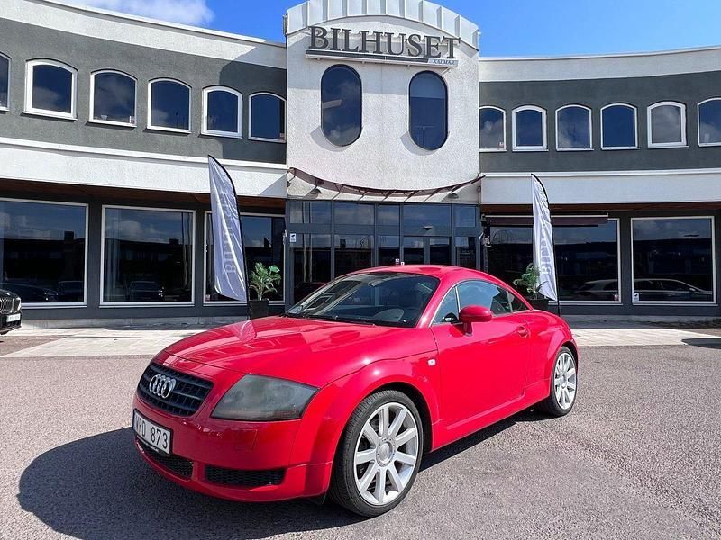 Röd Begagnad 2004 Audi TT Sportkupé | 79 900 kr (Lite dyr) - Bild 1/4