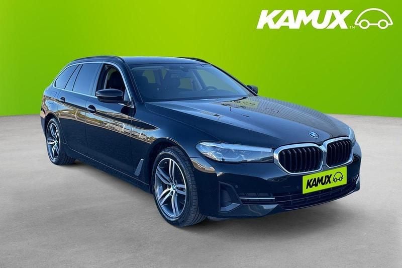 Svart Begagnad 2023 BMW 520 Kombi | 344 900 kr (Superpris) - Bild 1/4