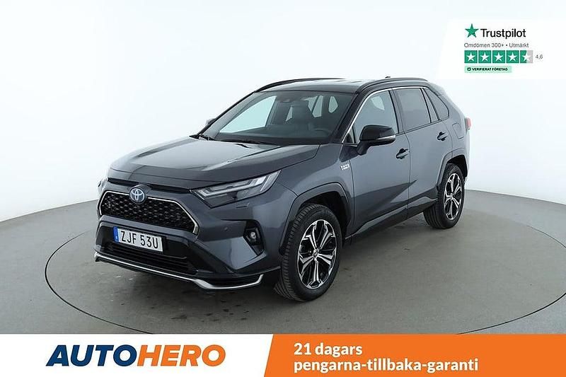 Grå Begagnad 2023 Toyota RAV4 Hybrid SUV | 516 000 kr (Lite dyr) - Bild 1/4