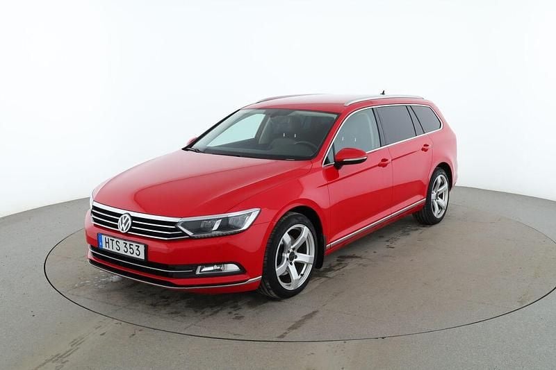 Röd Begagnad 2015 VW Passat Highline Kombi | 154 000 kr (Marknadspris) - Bild 1/3