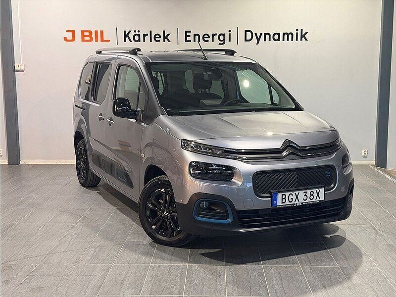 Grå Begagnad 2023 Citroën e-Berlingo Shine Minibuss | 349 900 kr (Marknadspris) - Bild 1/4