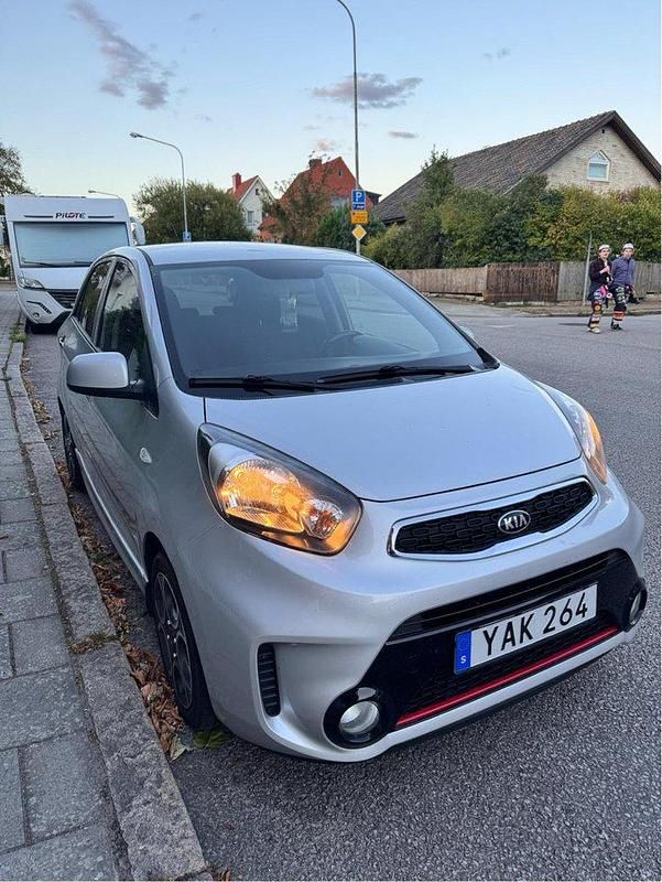 Grå Begagnad 2016 Kia Picanto Halvkombi | 67 000 kr (Marknadspris) - Bild 1/4
