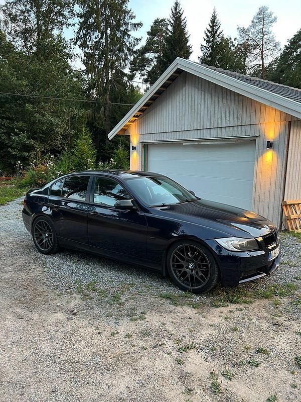 Begagnad 2006 BMW 325 Advantage Sedan | 60 000 kr (Marknadspris) - Bild 1/4