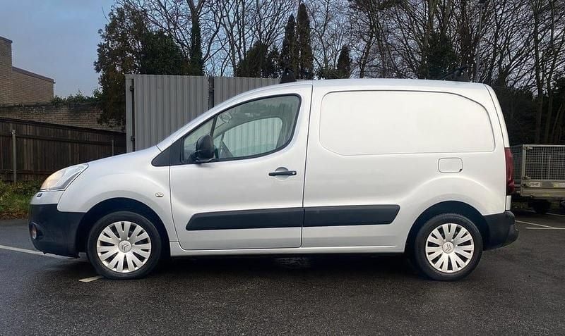 Silver Begagnad 2013 Citroën Berlingo Minibuss | 53 000 kr (Marknadspris) - Bild 1/4