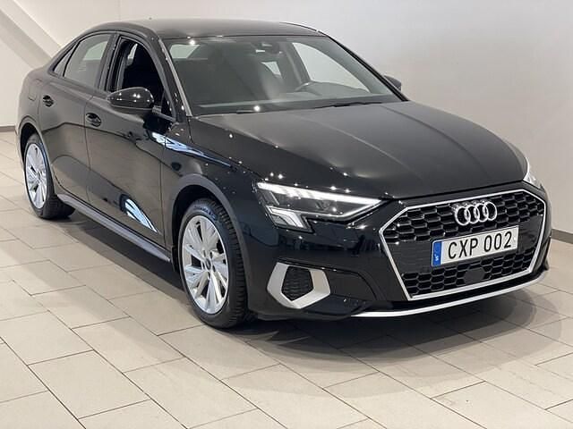 Brilliantsvart Begagnad 2023 Audi A3 Advanced Plus Sedan | 269 900 kr (Marknadspris) - Bild 1/4