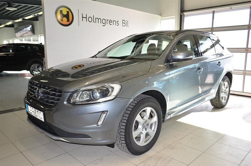 Grå Begagnad 2015 Volvo XC60 Momentum SUV | 234 800 kr (Marknadspris) - Bild 1/3