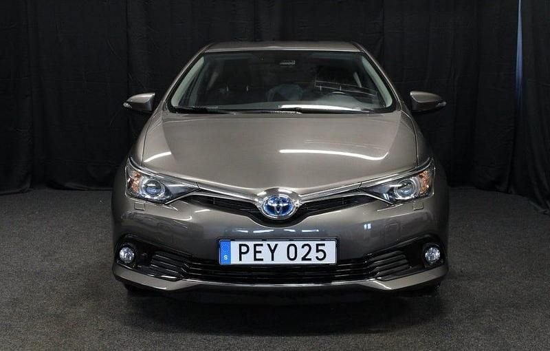 Begagnad Toyota Auris Hybrid Active 136 HK (100 kW) 2017 Grå Halvkombi