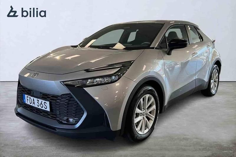 Silver Begagnad 2025 Toyota C-HR SUV | 329 900 kr - Bild 1/1