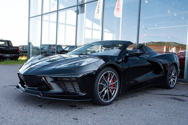 Svart Ny 2024 Chevrolet Corvette Stingray Cab | 1 439 700 kr - Bild 1/4