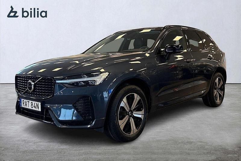 Mörkblå Begagnad 2023 Volvo XC60 Plus SUV | 534 900 kr (Dyr) - Bild 1/3