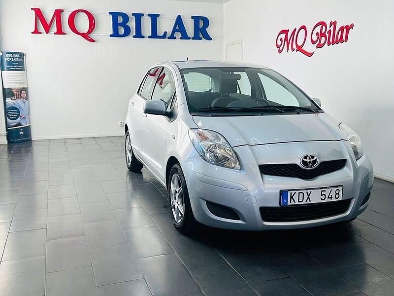 Silver Begagnad 2009 Toyota Yaris Halvkombi | 29 900 kr (Marknadspris) - Bild 1/4