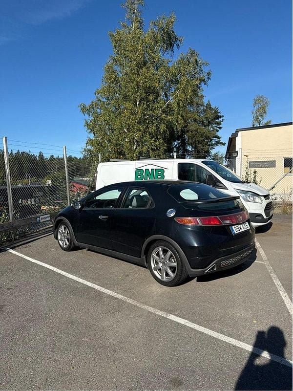 Svart Begagnad 2006 Honda Civic Sport Halvkombi | 40 000 kr (Bra pris) - Bild 1/4
