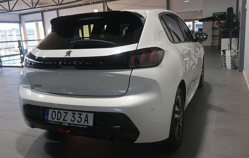 Begagnad Peugeot 208 Allure 102 HK (75 kW) 2022 Vit Halvkombi