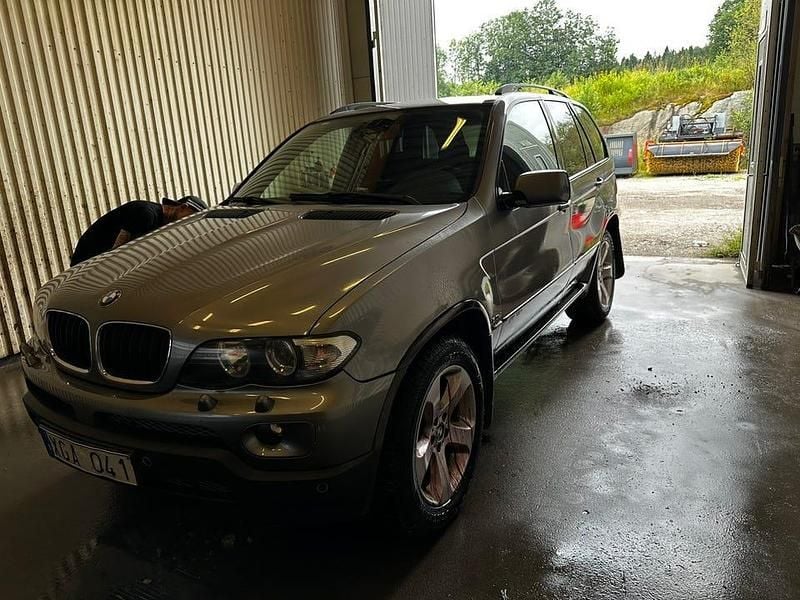 Begagnad BMW X5 218 HK (160 kW) 2006 Grå SUV
