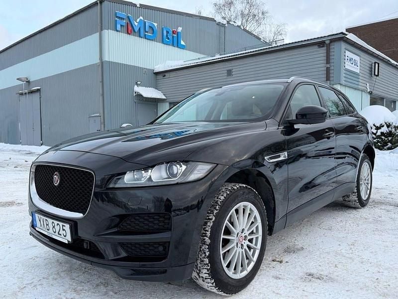 Svart Begagnad 2018 Jaguar F-Pace SUV | 189 900 kr (Marknadspris) - Bild 1/4