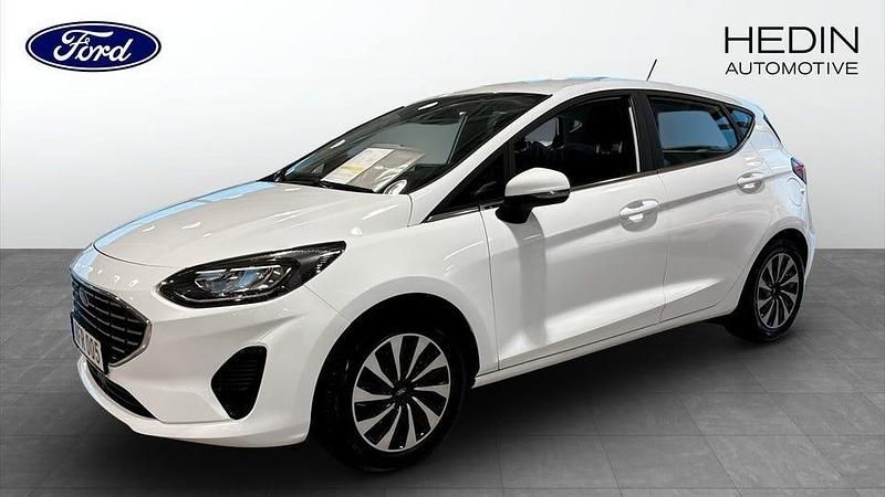 Vit Begagnad 2023 Ford Fiesta Titanium Halvkombi | 169 900 kr (Marknadspris) - Bild 1/4