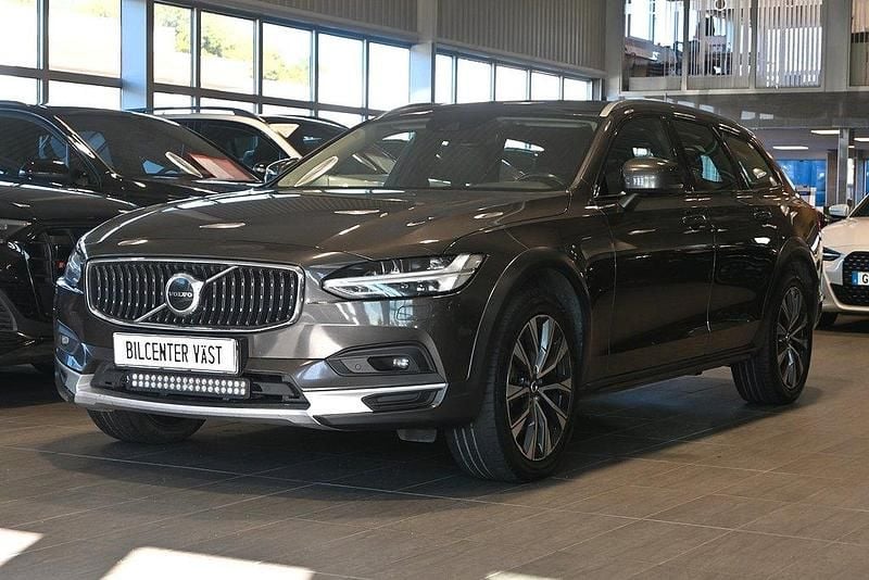 Grå (platinum grey metallic) Begagnad 2020 Volvo V90 CC Kombi | 299 000 kr (Marknadspris) - Bild 1/4