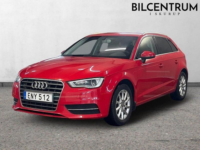 Begagnad Audi A3 Attraction 110 HK (80 kW) 2015 Röd