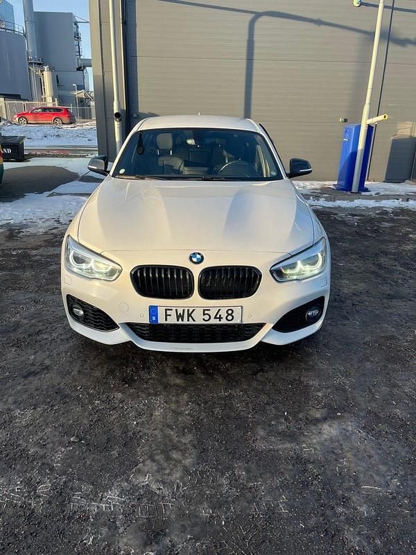 Begagnad BMW 118 136 HK (100 kW) 2019 Halvkombi