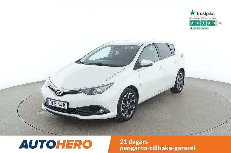 Vit Begagnad 2016 Toyota Auris Active Halvkombi | 135 000 kr (Marknadspris) - Bild 1/4