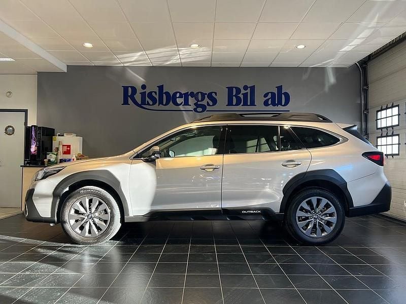 Brun Begagnad 2024 Subaru Outback Kombi | 389 900 kr (Superpris) - Bild 1/4
