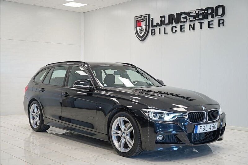 Svart Begagnad 2019 BMW 320 M Sport Kombi | 269 900 kr (Marknadspris) - Bild 1/4