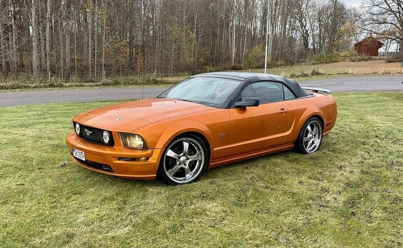 Grå Begagnad 2006 Ford Mustang GT Convertible Cab | 119 000 kr (Superpris) - Bild 1/4