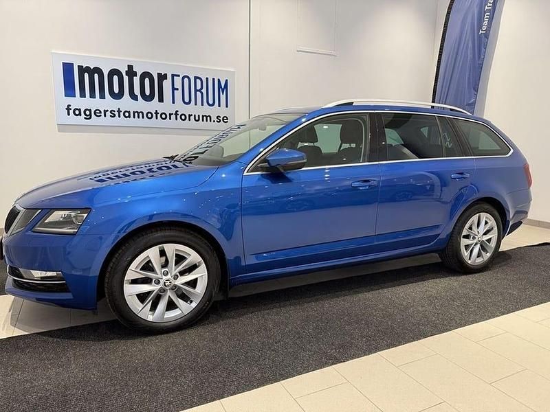 Blå Begagnad 2020 Skoda Octavia Style Kombi | 219 000 kr (Marknadspris) - Bild 1/4