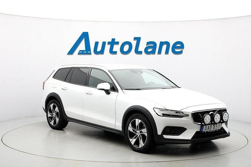 Crystal white Begagnad 2021 Volvo V60 CC Kombi | 279 900 kr (Marknadspris) - Bild 1/3