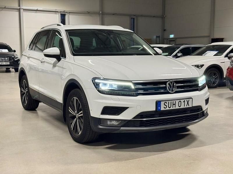Vit Begagnad 2019 VW Tiguan SUV | 249 900 kr (Bra pris) - Bild 1/4