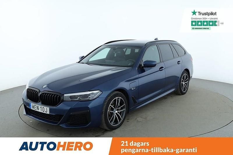Blå Begagnad 2022 BMW 530e M Sport Kombi | 430 000 kr (Lite dyr) - Bild 1/4