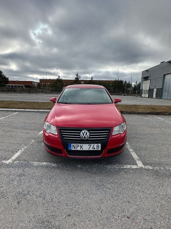 Röd Begagnad 2008 VW Passat GT Sedan | 49 000 kr (Marknadspris) - Bild 1/4