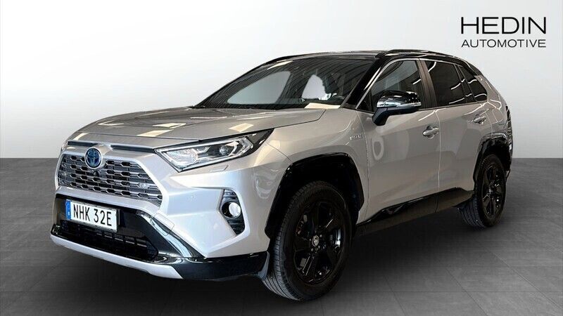 Grå (grey) Begagnad 2019 Toyota RAV4 Hybrid Style SUV | 319 900 kr (Marknadspris) - Bild 1/4