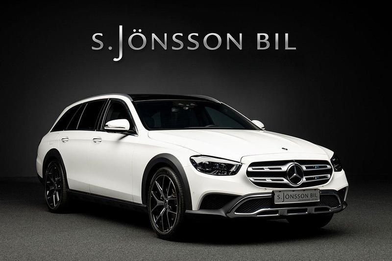 Vit Begagnad 2020 Mercedes E220 AMG Kombi | 469 000 kr - Bild 1/4