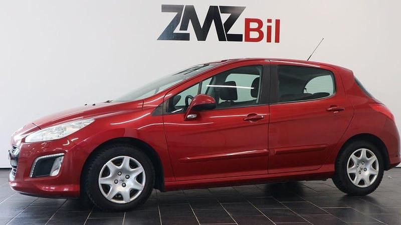 Begagnad Peugeot 308 112 HK (82 kW) 2011 Röd