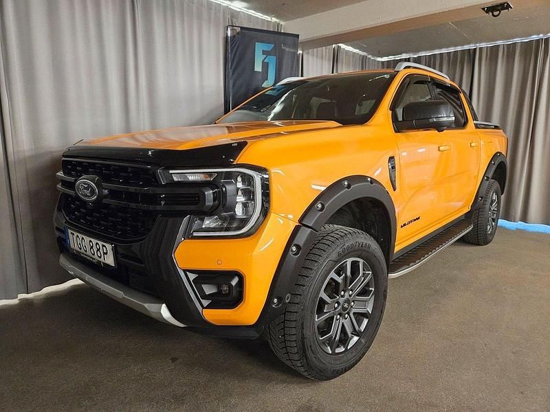 Orange Begagnad 2023 Ford Ranger Wildtrack Pickup | 499 900 kr (Marknadspris) - Bild 1/4