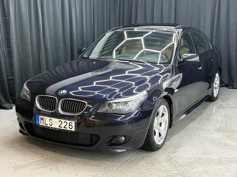 Svart Begagnad 2008 BMW 530 M Sport Sedan | 79 900 kr (Marknadspris) - Bild 1/4