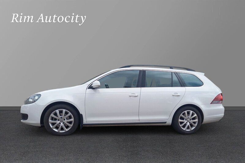 Vit Begagnad 2013 VW Golf VII Kombi | 59 900 kr (Marknadspris) - Bild 1/4
