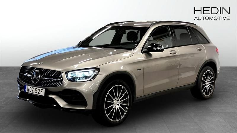 Begagnad 2021 Mercedes GLC300e AMG SUV | 459 900 kr (Lite dyr) - Bild 1/4