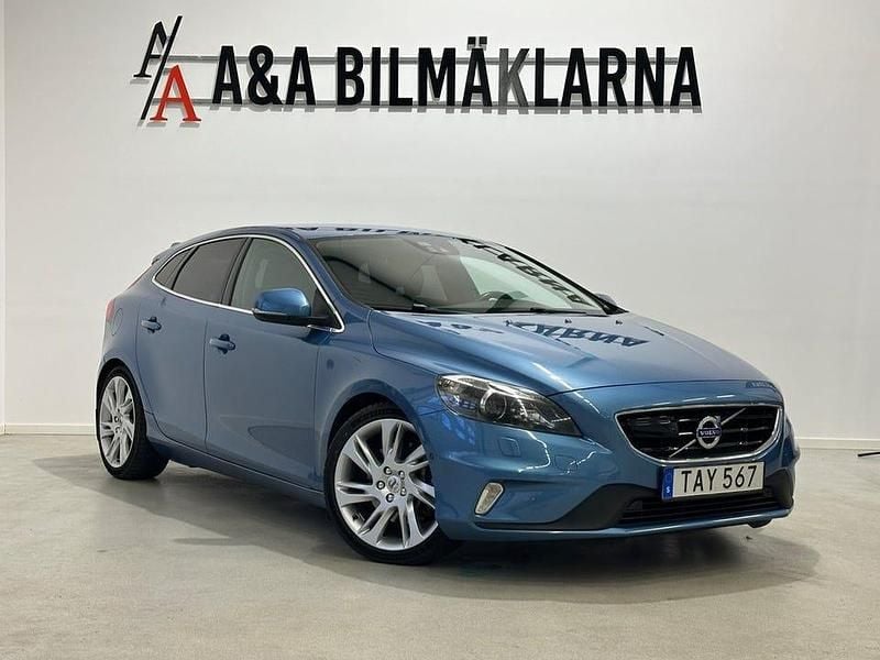 Begagnad Volvo V40 R-Design Momentum 120 HK (88 kW) 2015 Blå Halvkombi