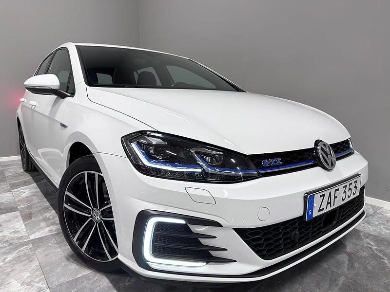 Begagnad VW Golf VII GTE 204 HK (150 kW) 2017 Vit Halvkombi