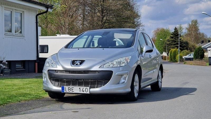 Grå Begagnad 2009 Peugeot 308 Halvkombi | 29 000 kr (Superpris) - Bild 1/4