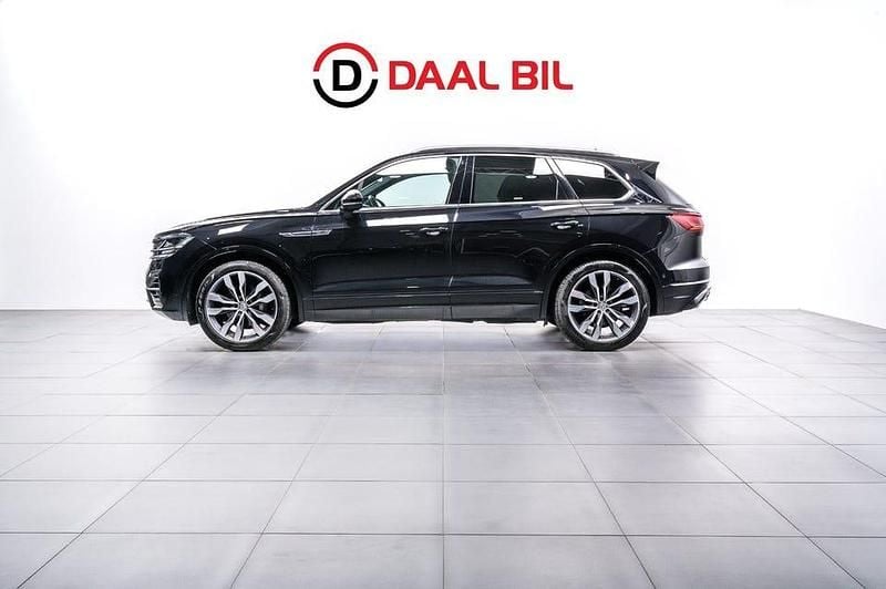 Svart Begagnad 2020 VW Touareg R-line SUV | 549 700 kr (Marknadspris) - Bild 1/4