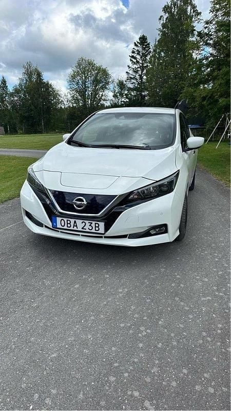 Vit Begagnad 2022 Nissan Leaf Halvkombi | 175 000 kr (Marknadspris) - Bild 1/4