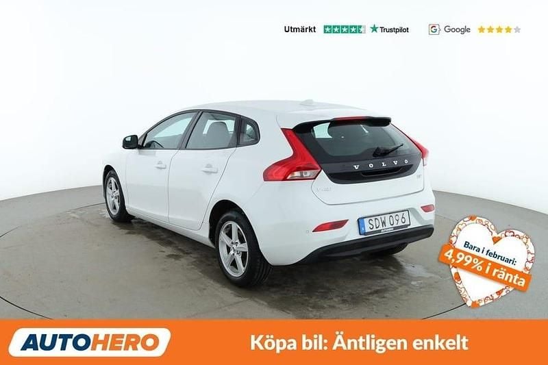 Begagnad Volvo V40 Kinetic 121 HK (88 kW) 2017 Vit Halvkombi